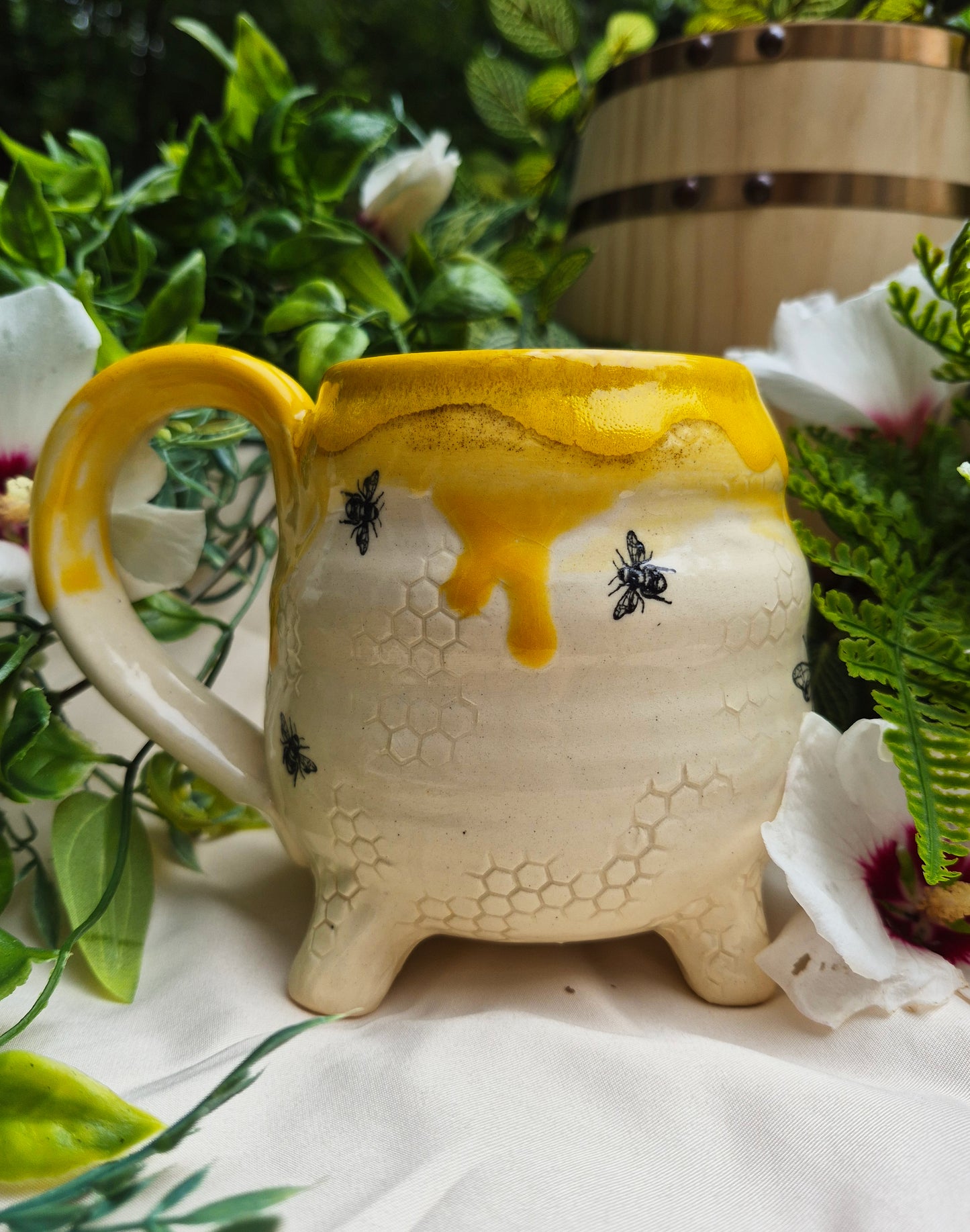 LG Honey Bee Cauldron Mug