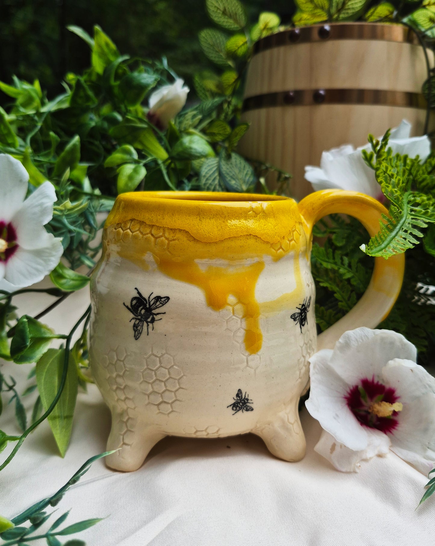 LG Honey Bee Cauldron Mug